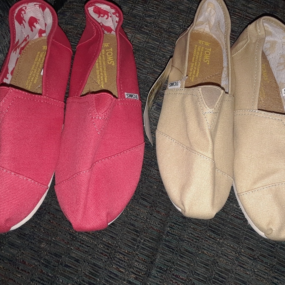 Tomato and Khaki Toms